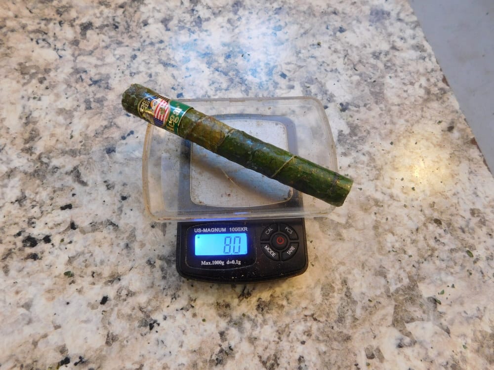Primo Hemp Cigar Weighs around 7.5 to 8.5 grams